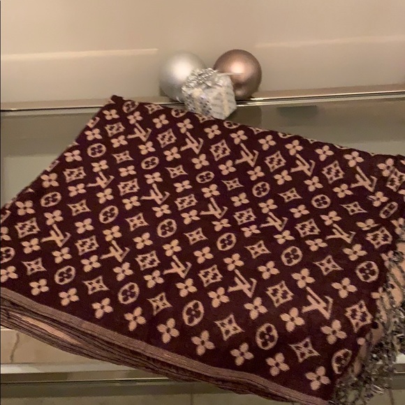Louis Vuitton Accessories - 🌟🌟Louis Vuitton scarf🌟🌟